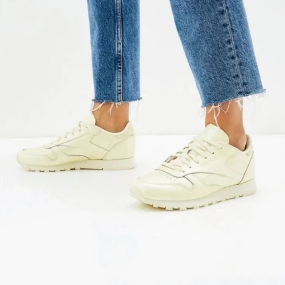 Reeboks Classic Femme washed yellow sneakers
